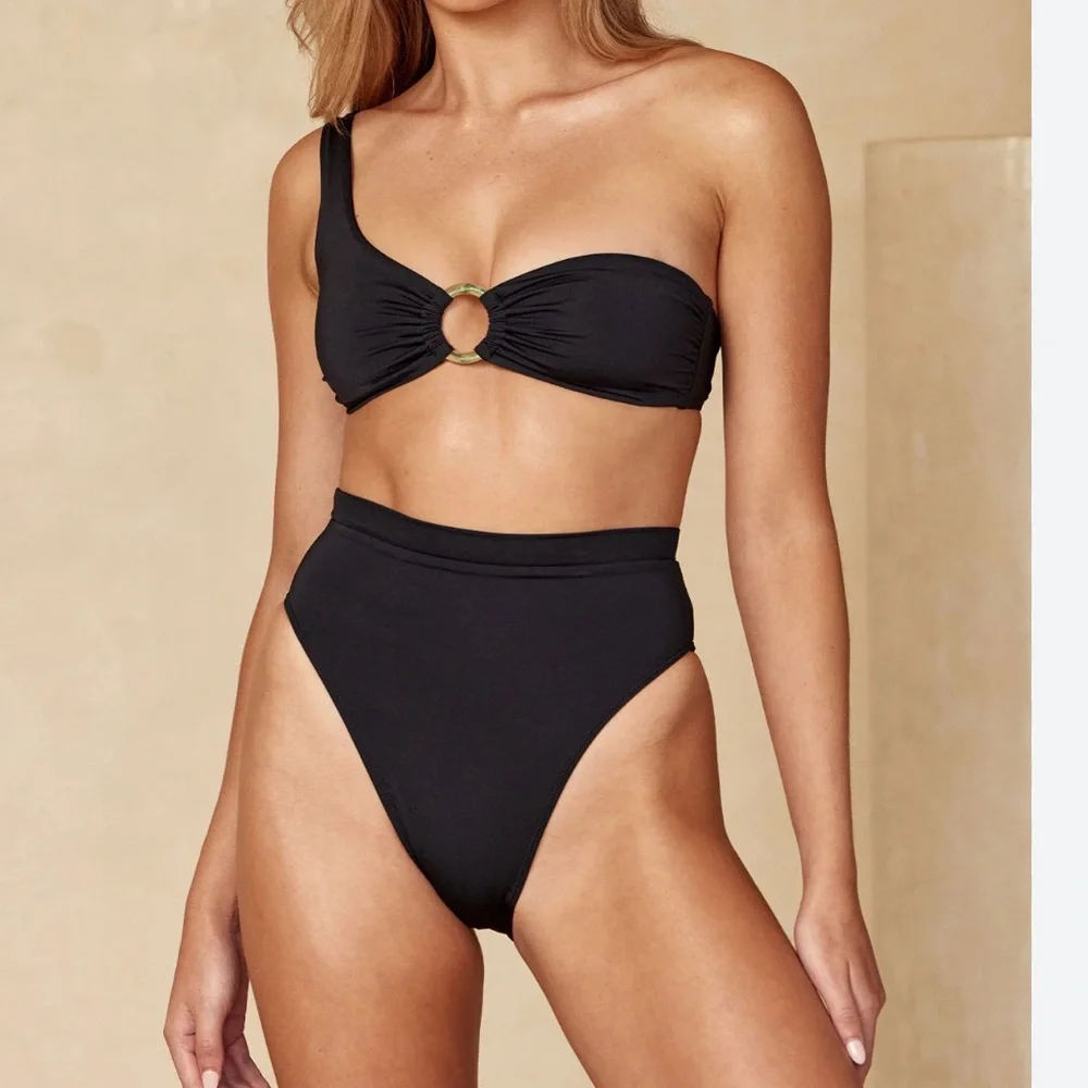 Women’s swimwear Black Bathing Suit Two Piece Bikini Swimsuit NWT Size XL